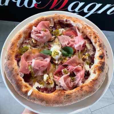 pizza napoletana crudo noci pistacchi pizza napoletana crudo noci pistacchi